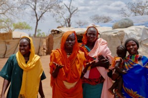4 vrouwen in droog landschap, Afrika