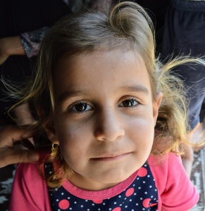 Meisje in vluchtelingenkamp
