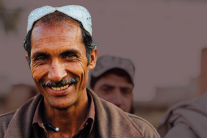 SmilingManChakwalPakistan-byAdamCohn-FlickrCC